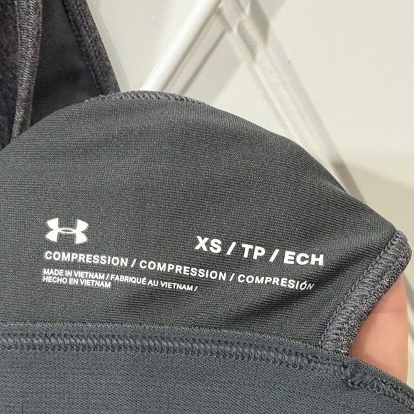 EUC Under Armour Heather Gray Sports Bra - Picture 5 of 5